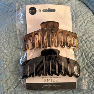 NIB Gemelli Claw Clips